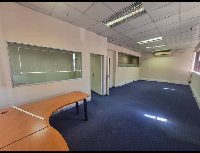 400M² OFFICE TO LET IN STEELEDALE